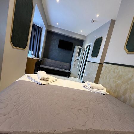 Paragraph Edmonton Palmers Green Bagian luar foto
