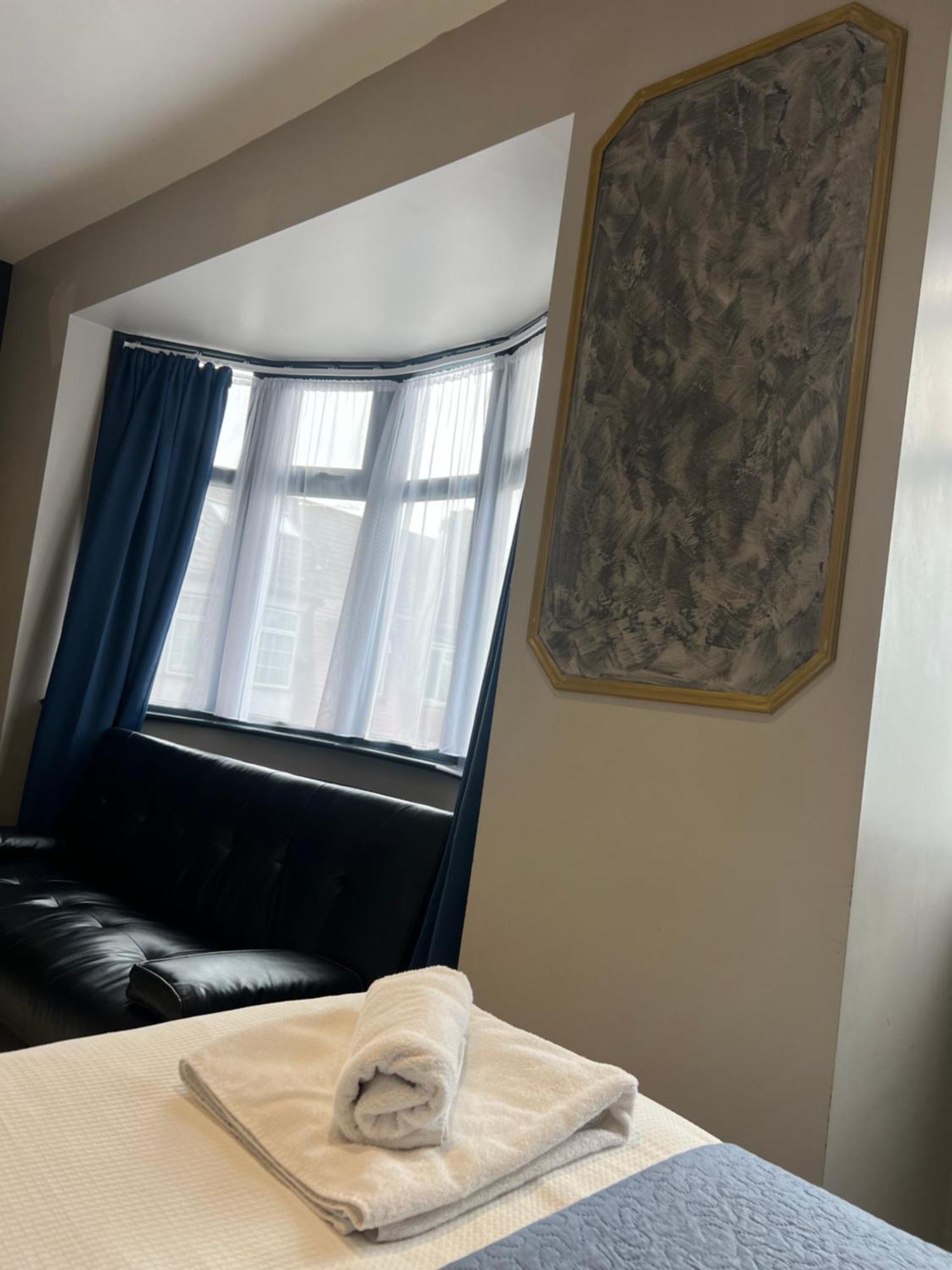 Paragraph Edmonton Palmers Green Bagian luar foto